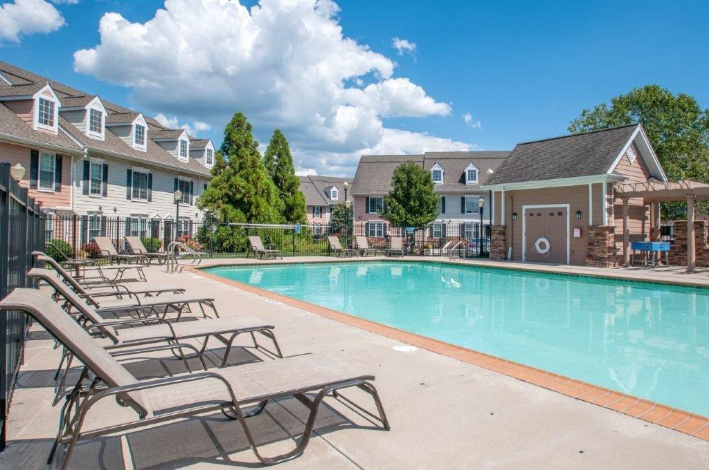 Montgomery Manor Apartments & Townhomes - Photo 4 of 27