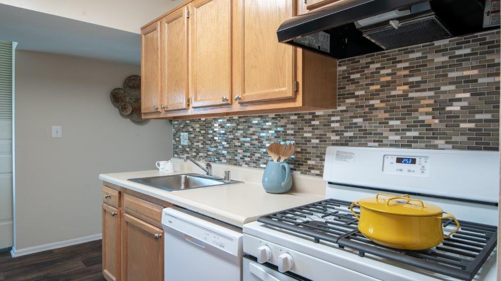 Carriage Hill Apartment Homes - Photo 2 of 33