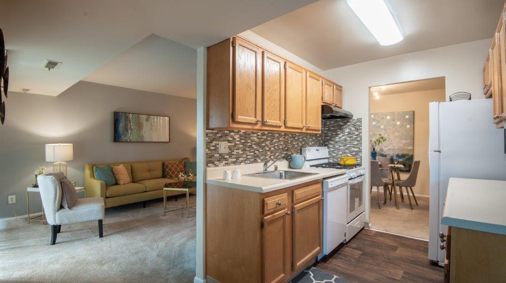 Carriage Hill Apartment Homes - Photo 3 of 33