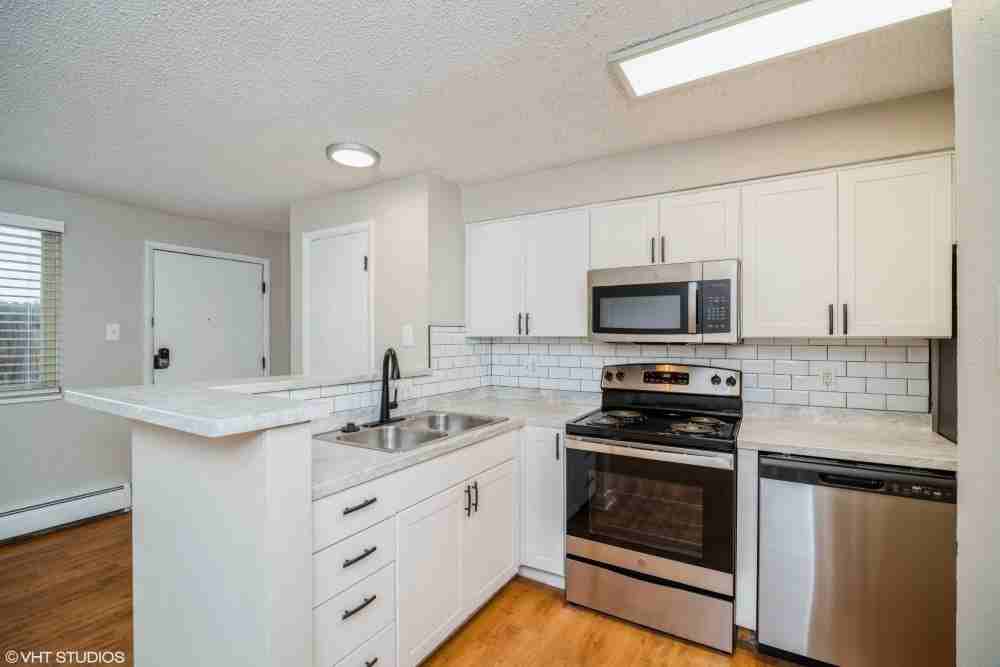 1443 Elizabeth - Photo 3 of 30