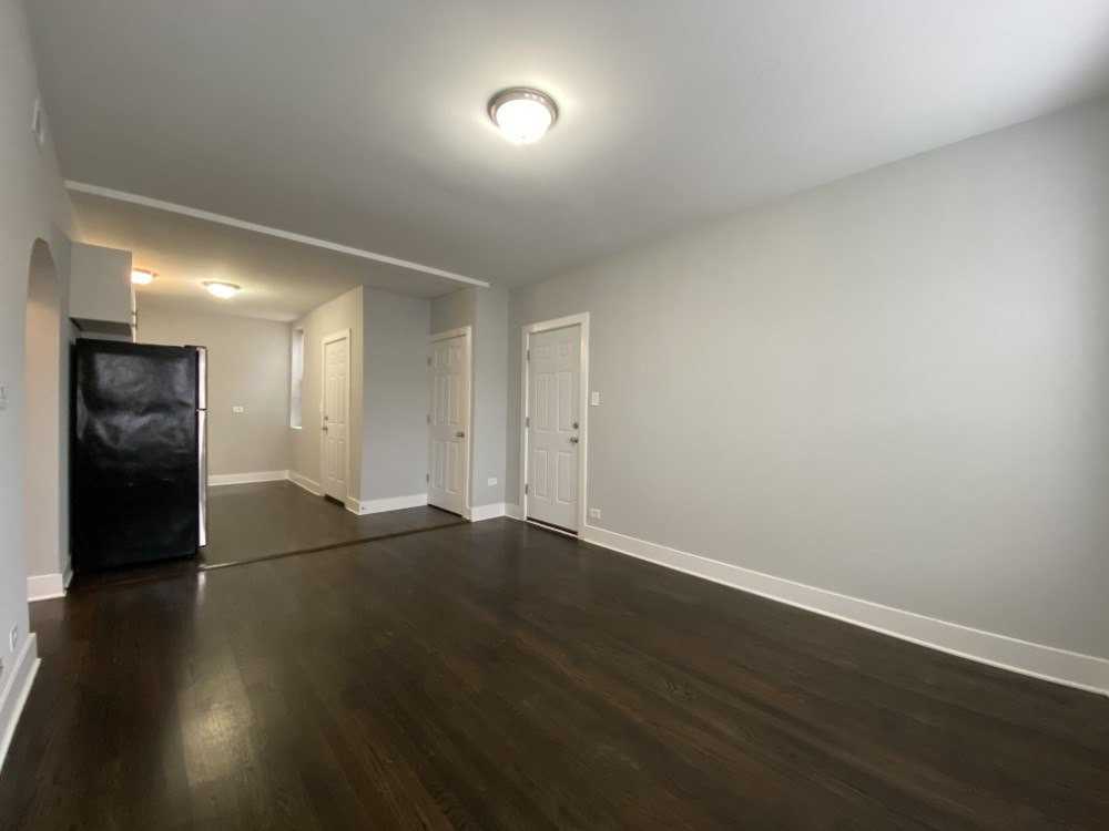 2128 N Sawyer - Photo 5 of 26