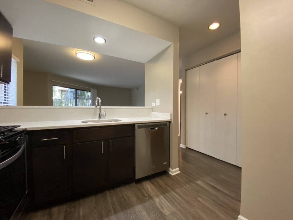 818 W. Willow - Photo 7 of 25