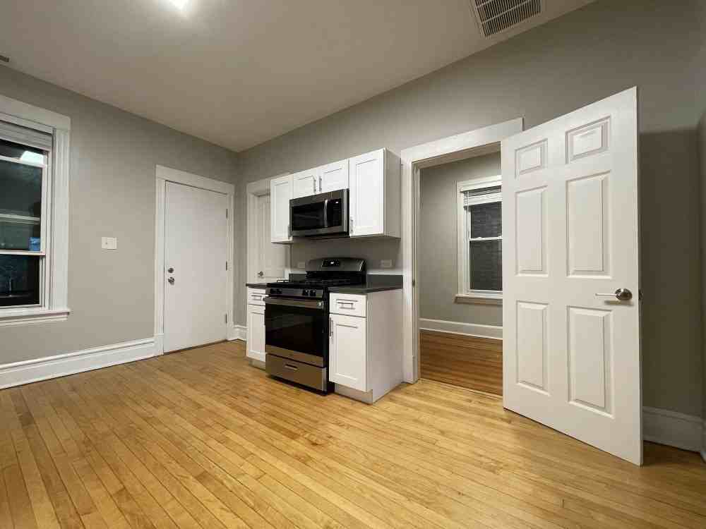 1841 N Hermitage - Photo 2 of 18