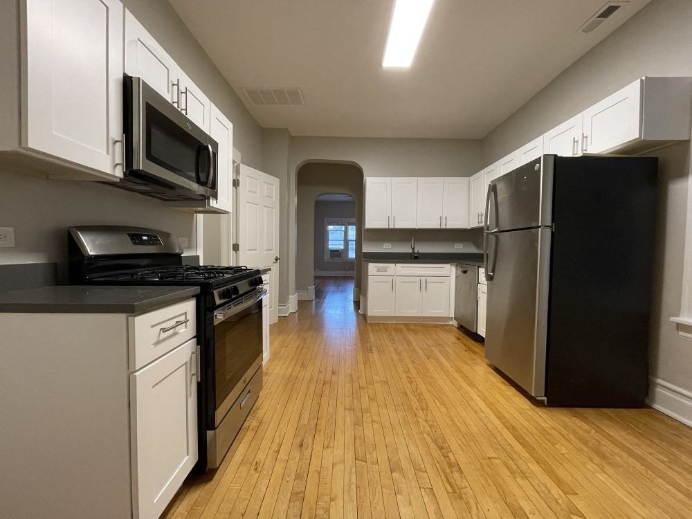 1841 N Hermitage - Photo 3 of 18