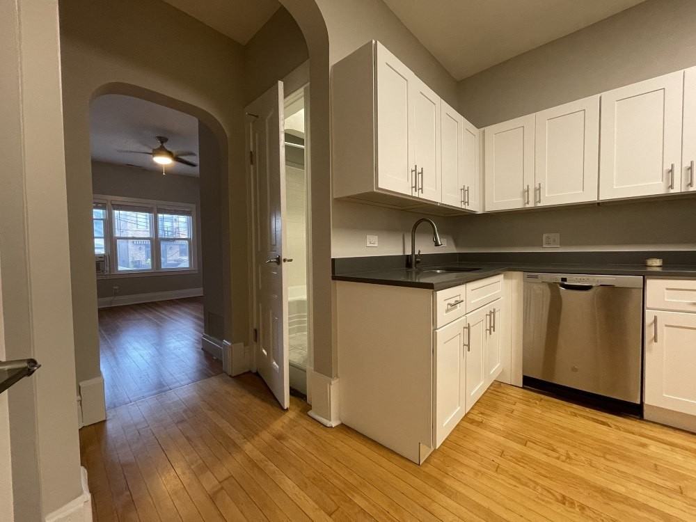 1841 N Hermitage - Photo 4 of 18