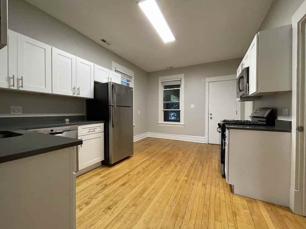 1841 N Hermitage - Photo 5 of 18