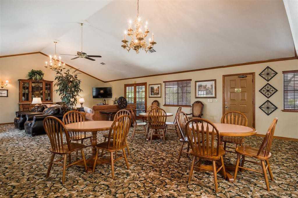 Oxford Park Apartments - Photo 4 of 14