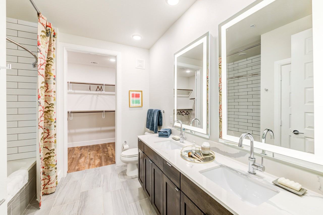 Gables Water Street - Photo 6 of 21