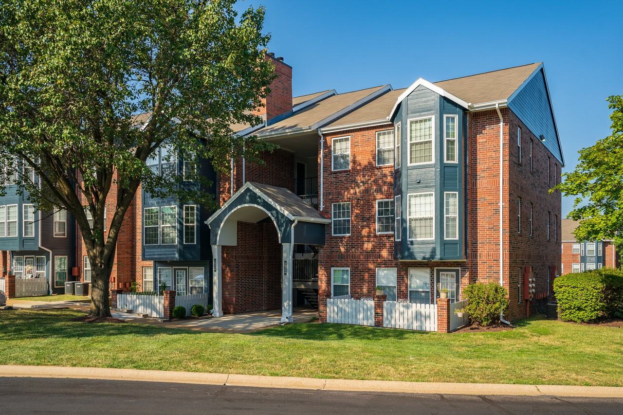 Willowbend Apartments 14343 Willow Bend Park, Town And Country, MO