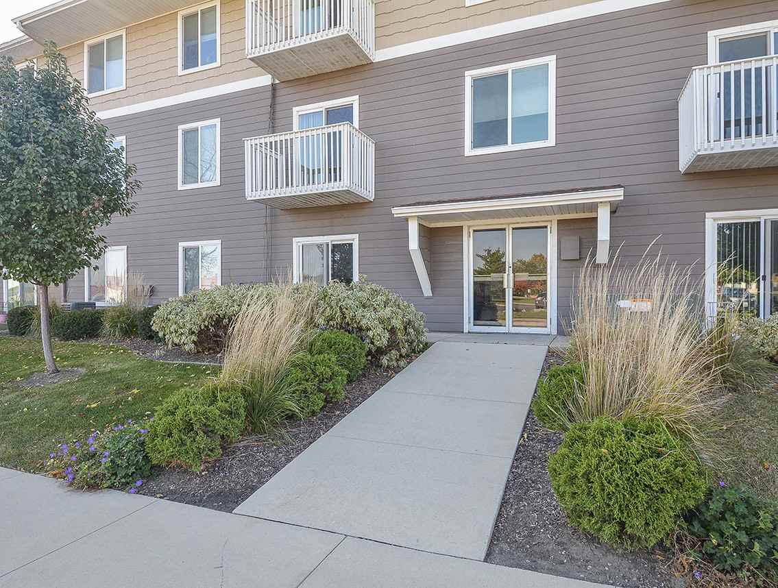 Briarwood Apartments 254 Northpointe Dr Ne, Cedar Rapids, IA 52402