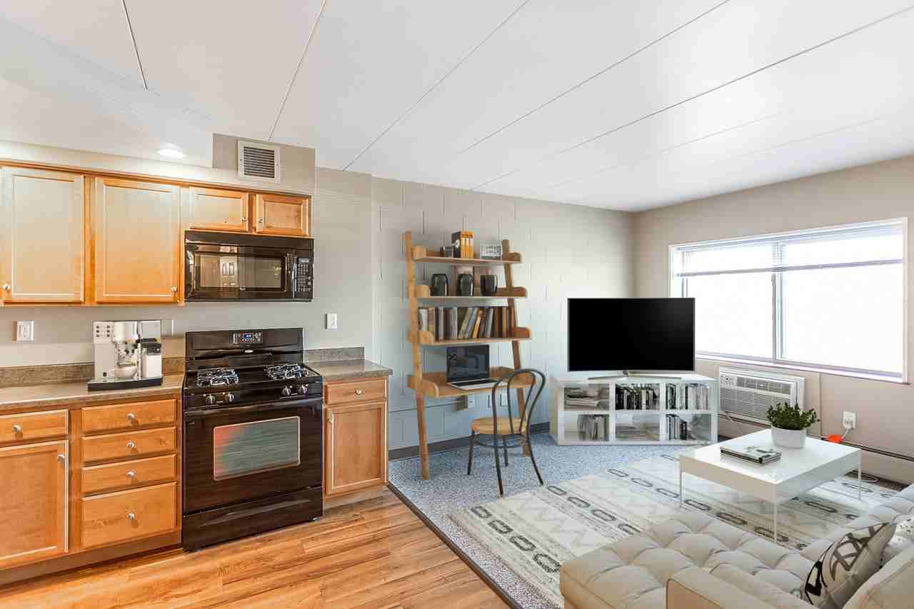 River Tower Apartments - Photo 2 of 40