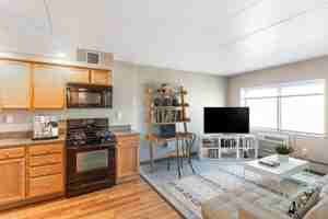 featured image of 111 E 7th St