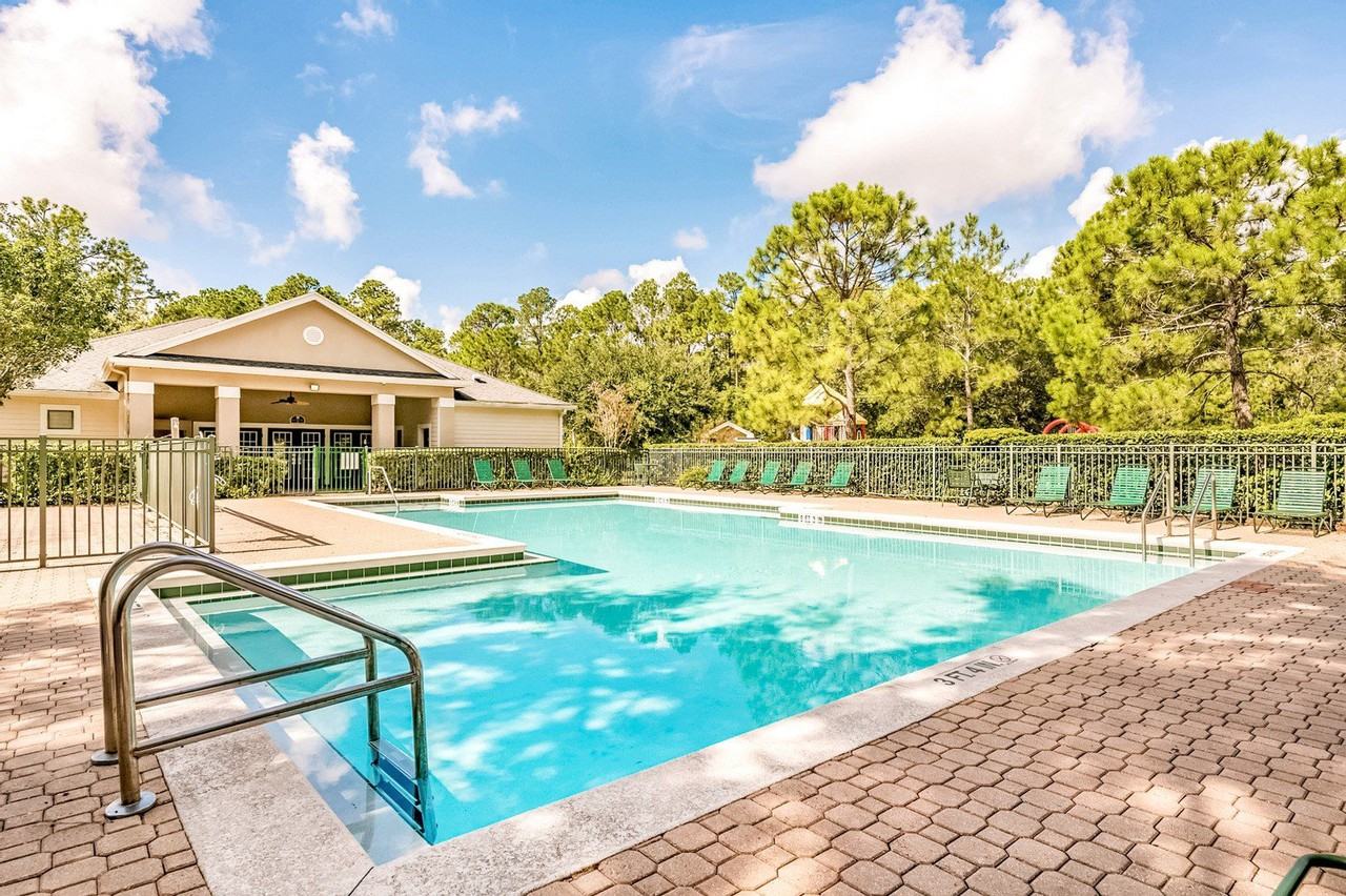 Whispering Woods Apartments - Photo 4 of 28