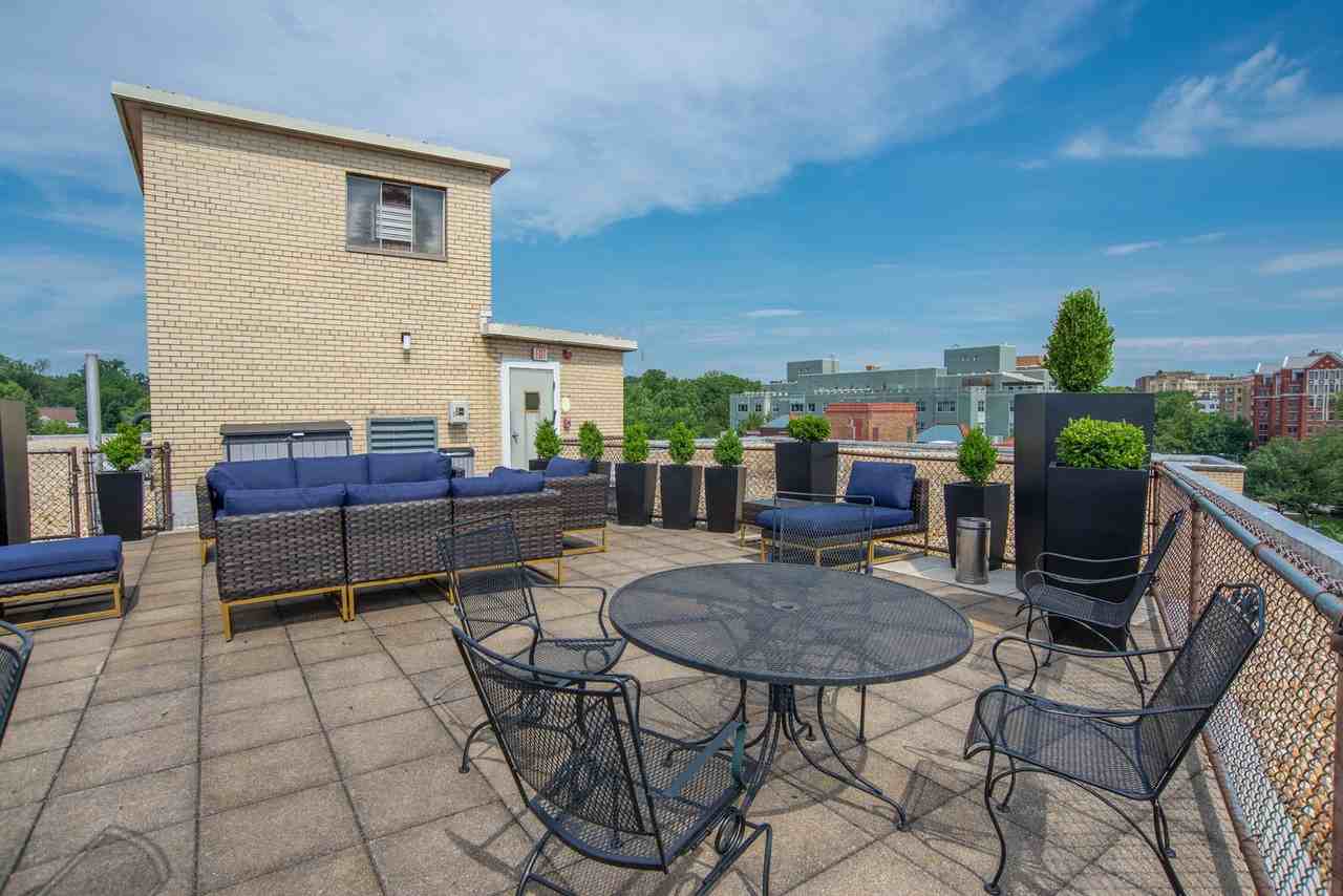 Connecticut House Apartments - Photo 6 of 19