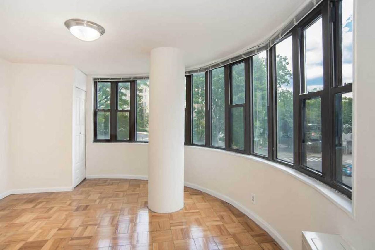 Connecticut House Apartments - Photo 3 of 22