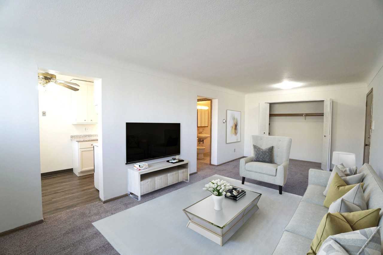 English Conway Place - Photo 5 of 36