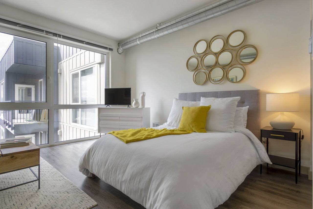 Bell Overlake - Photo 3 of 19