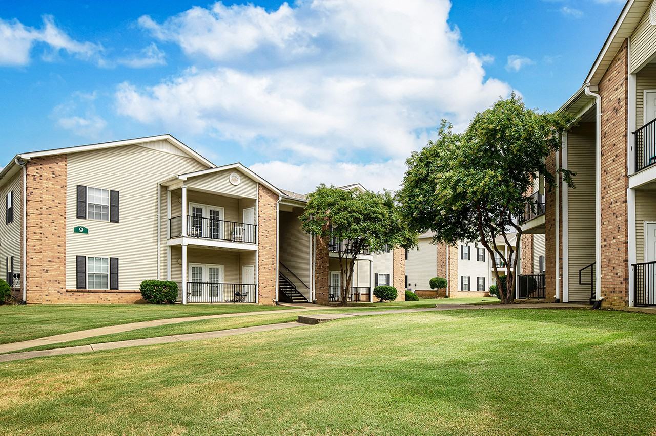 The Pointe at Highland Apartments 492 E Beasley Rd, Jackson, MS 39206