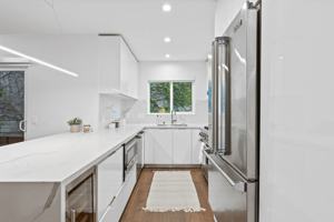 featured image of 1425 N Crescent Heights Blvd