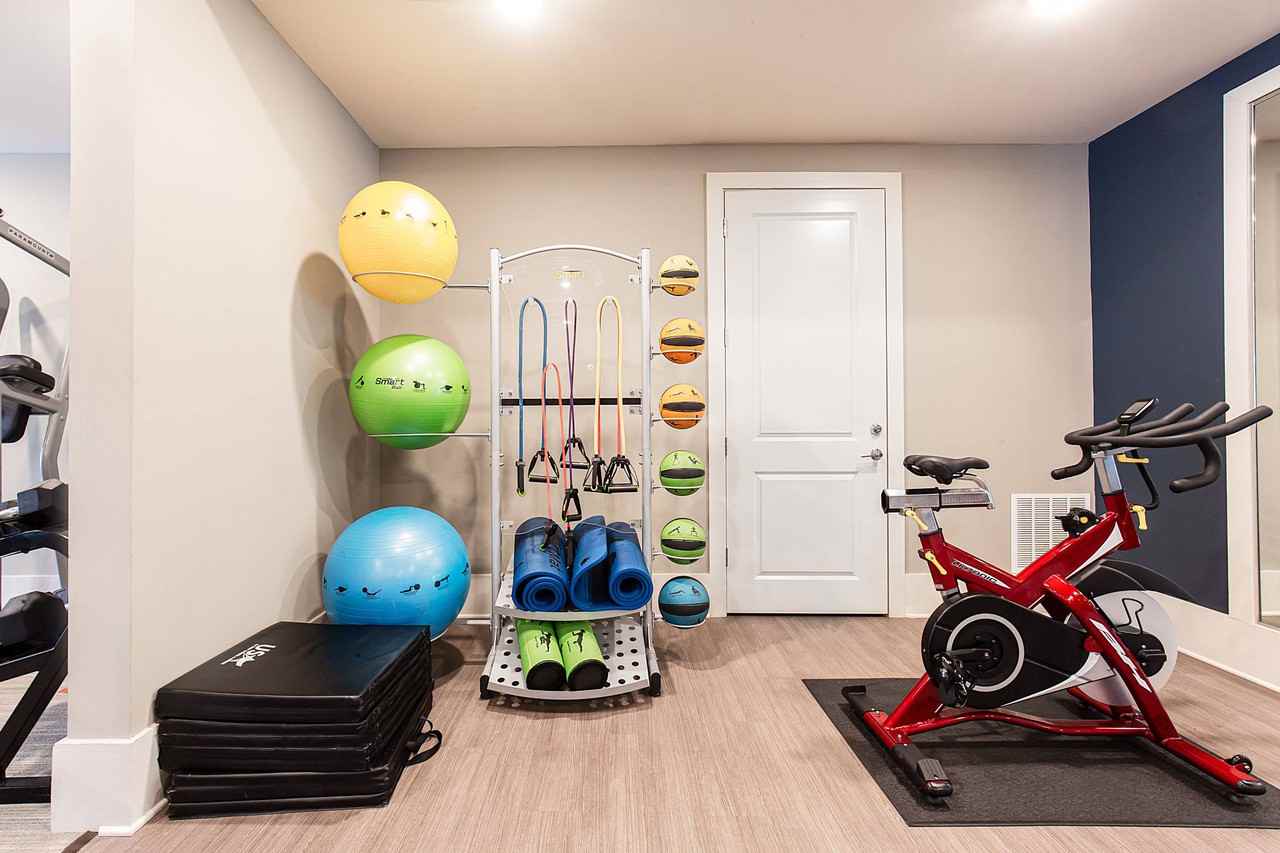 Century New Holland - Photo 4 of 42