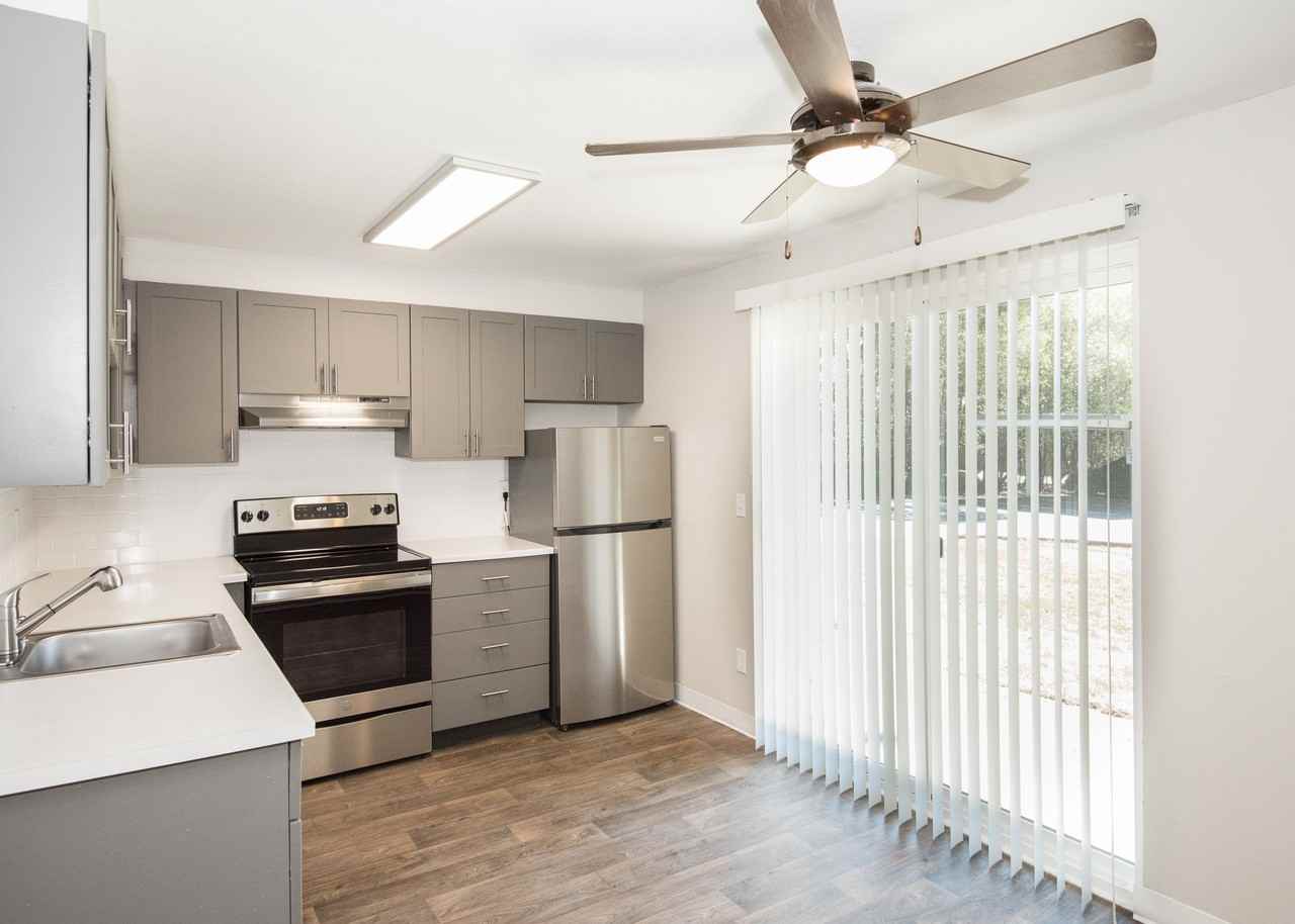 Fox Pointe - Photo 4 of 35