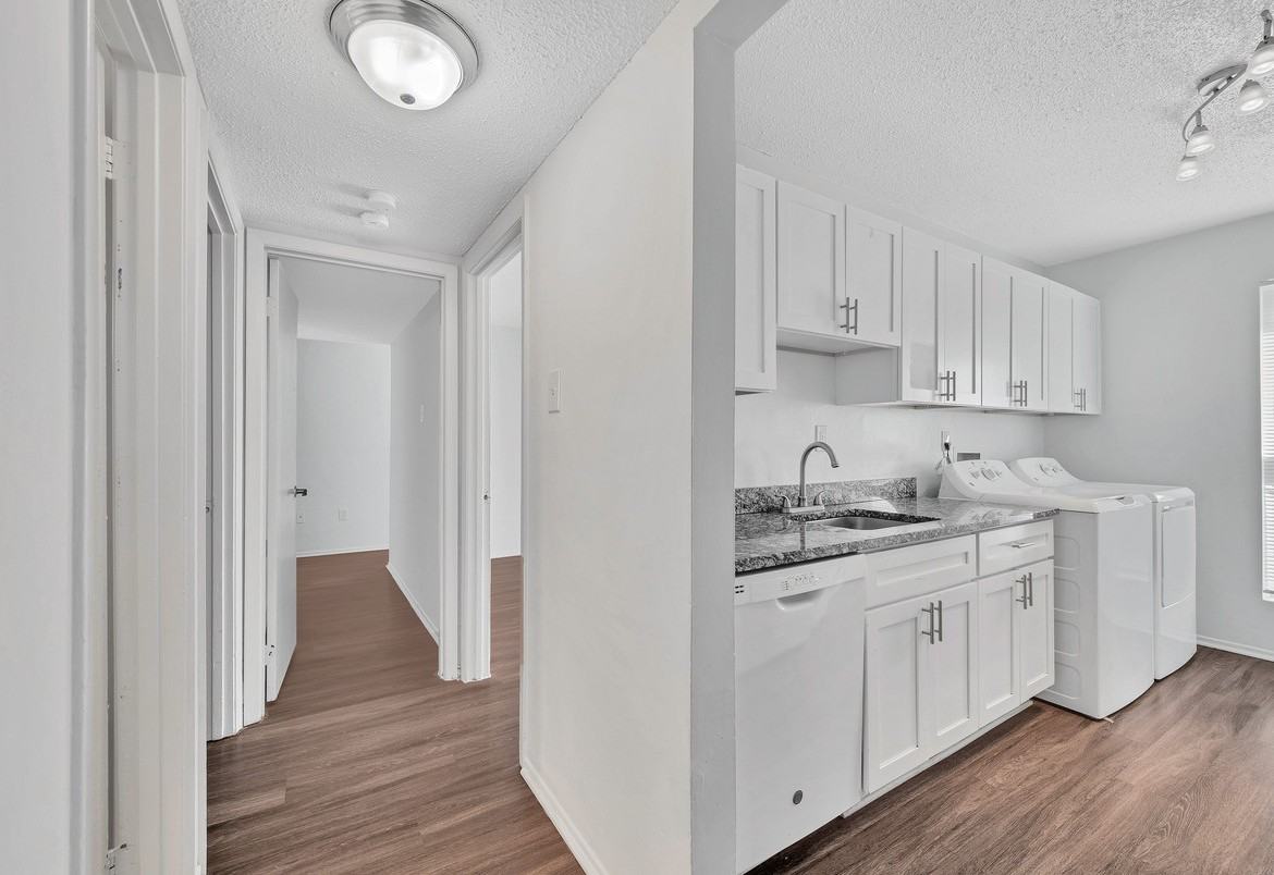 Aston Ridge Apartments - Photo 4 of 25