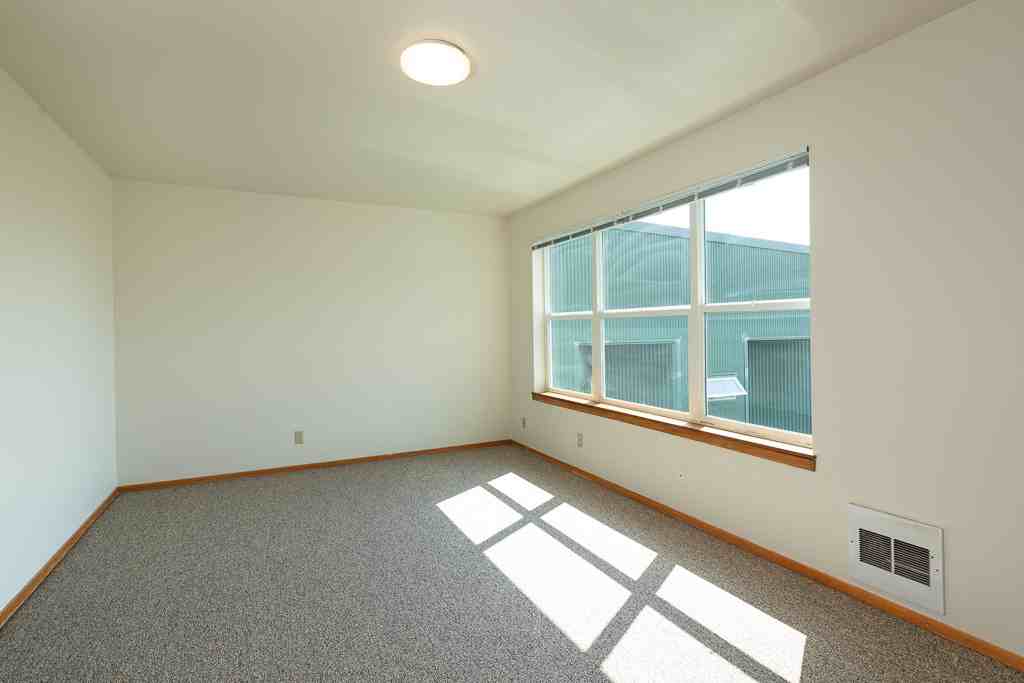 Oregon Apartments - Photo 6 of 9