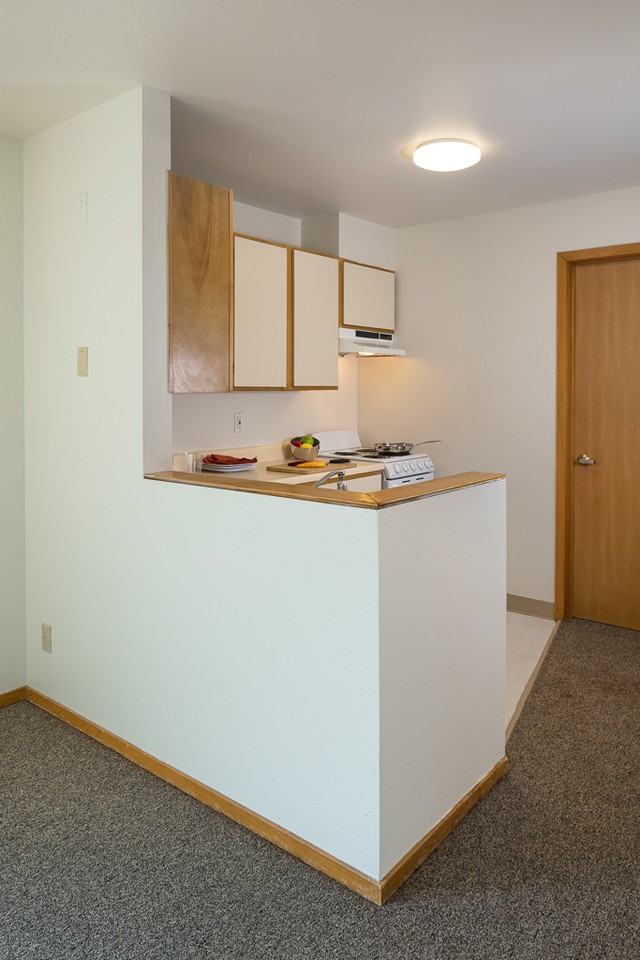 Oregon Apartments - Photo 3 of 9