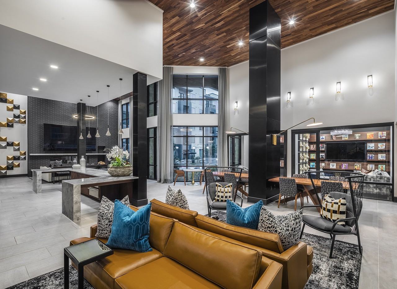 Aura Thirty2 - Photo 3 of 23