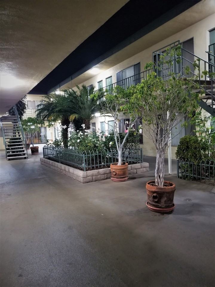 14000 Cordary Ave. - Photo 6 of 11