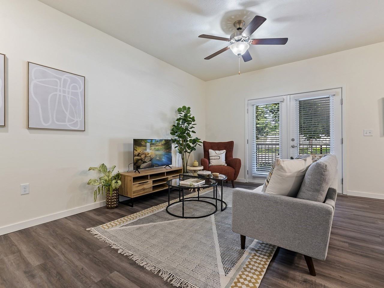 Pennwood Apartments - Photo 4 of 37