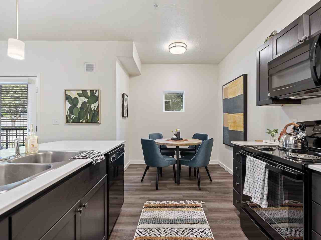 Pennwood Apartments - Photo 6 of 37