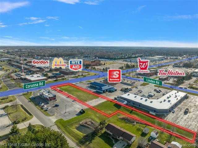 4480 Corunna Rd - Photo 3 of 12