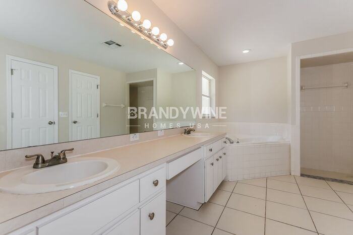 1231 Waterford Dr - Photo 2 of 21