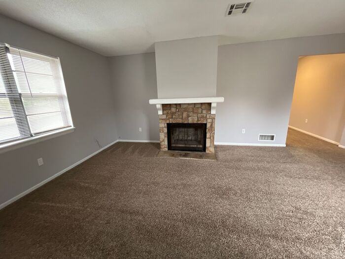 8205 N Stoddard Ave - Photo 2 of 12