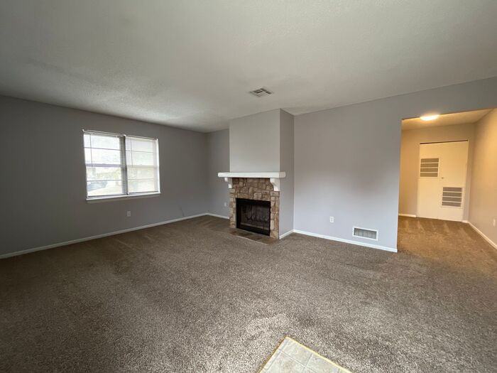 8205 N Stoddard Ave - Photo 3 of 12