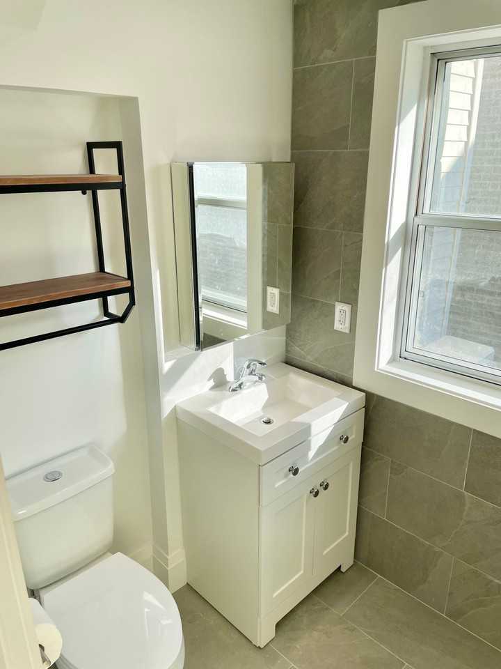 142 Pickering Street - Photo 4 of 18