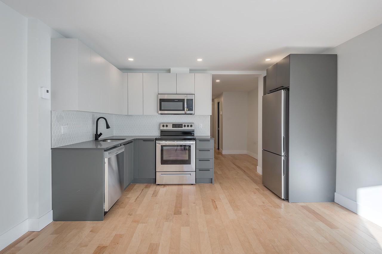 5005 CôteSainteCatherine Apartments 5005 Ch De La CôteSainteCatherine, Montréal, QC H3W