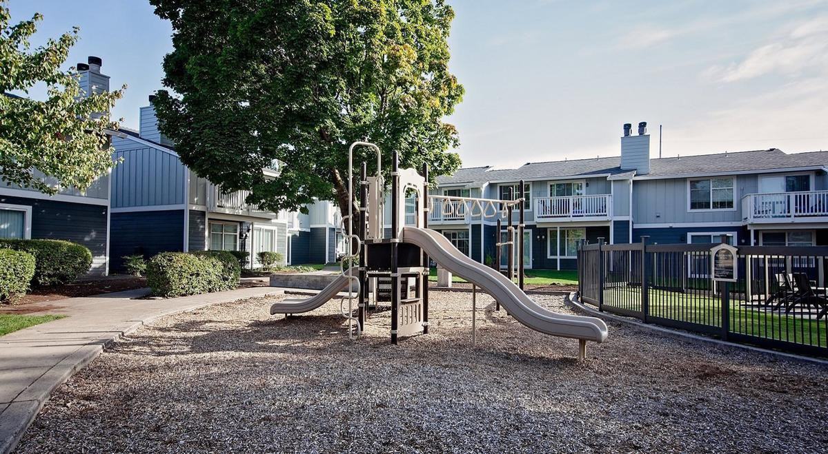 604 Se 121st Ave - Photo 4 of 23