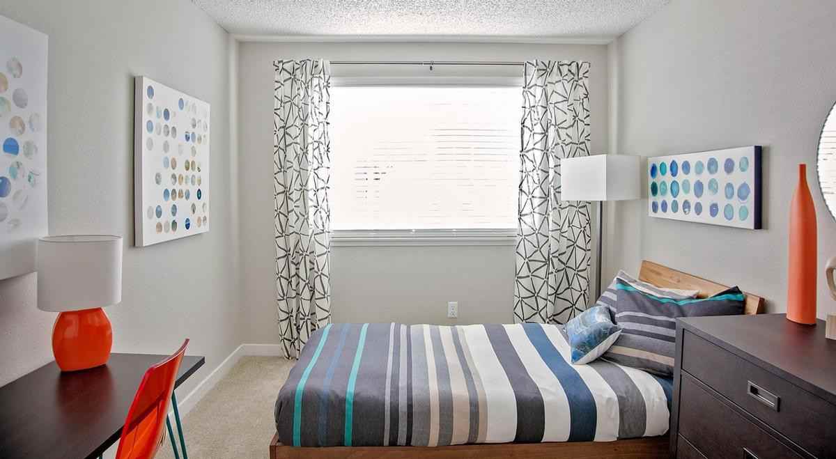 604 Se 121st Ave - Photo 2 of 23