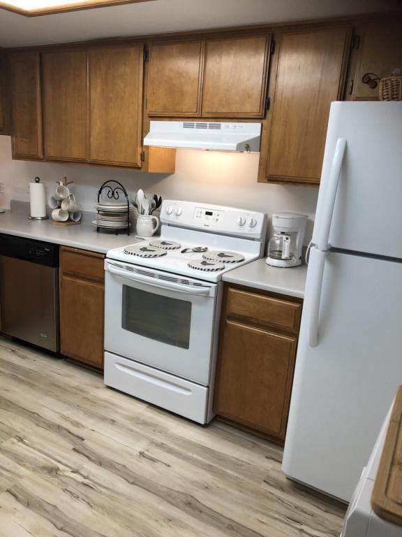 525 Primrose Dr - Photo 3 of 40