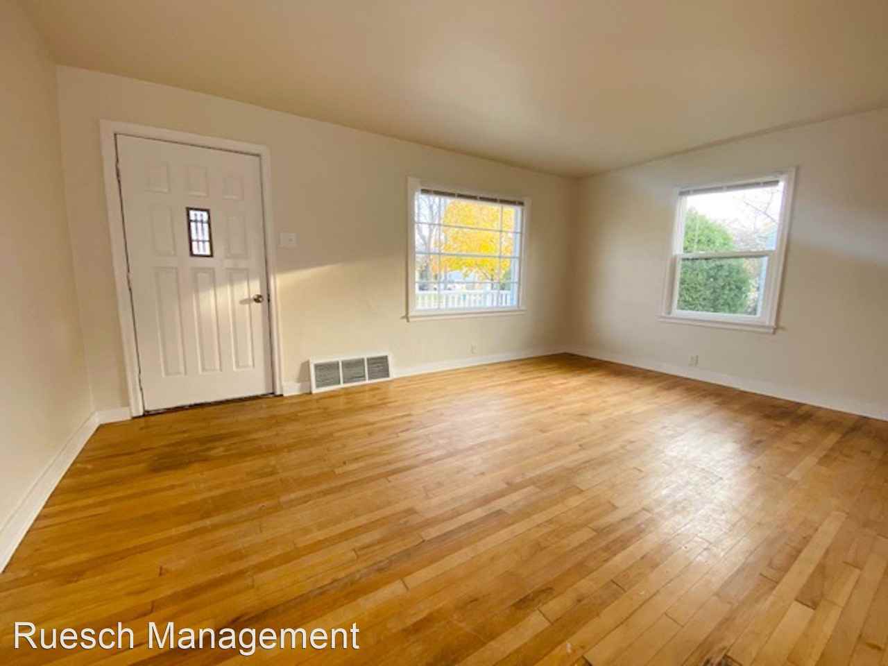 1124 Meacham St - Photo 3 of 29