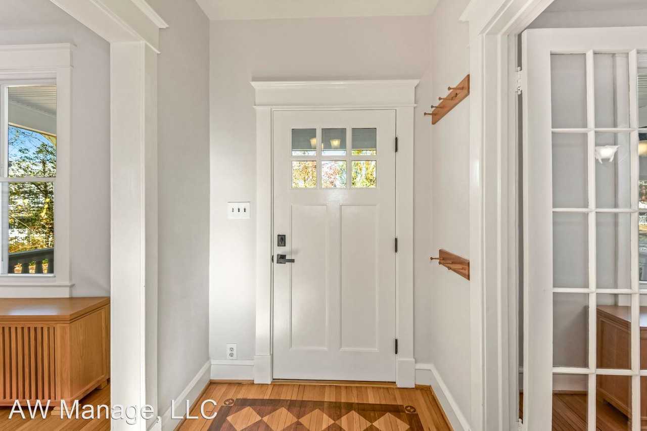 215 Manor Cir - Photo 2 of 42