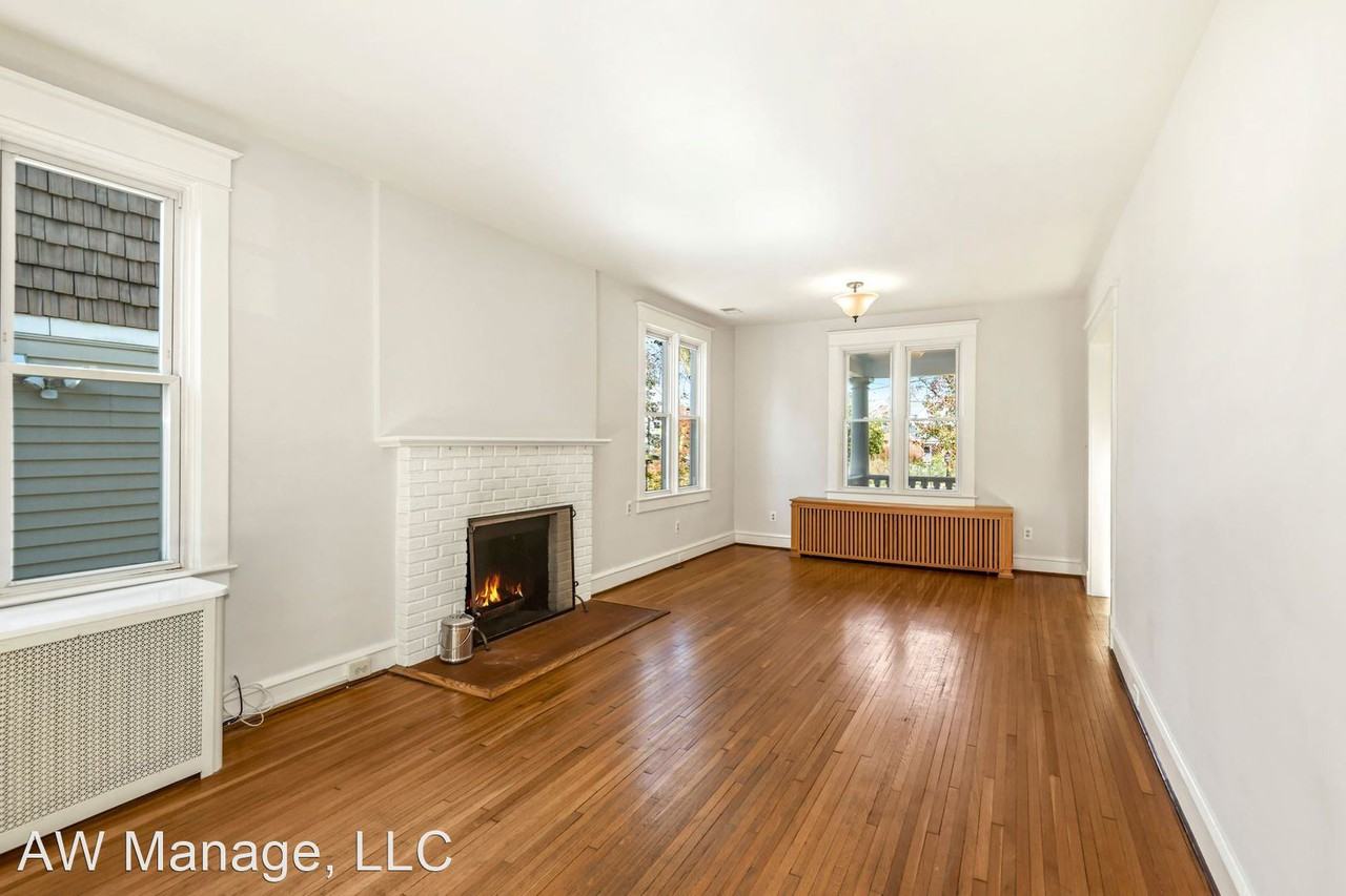 215 Manor Cir - Photo 3 of 42