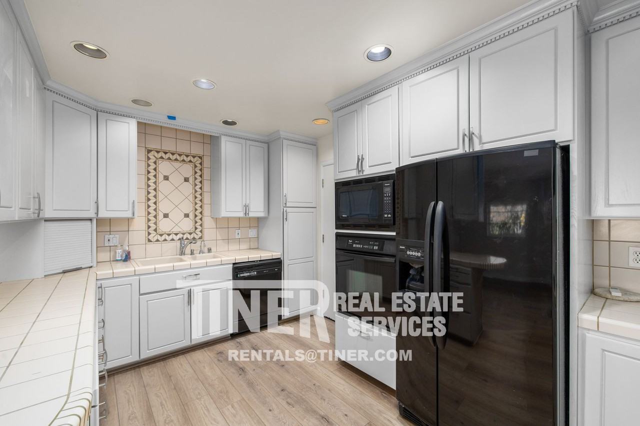 122 Harber Ct - Photo 3 of 47