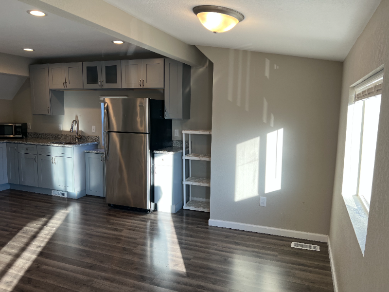 6037 37th Ave - Photo 2 of 9