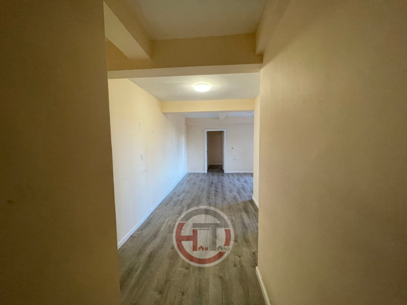 34 Metropolitan Oval #8A - Photo 2 of 6