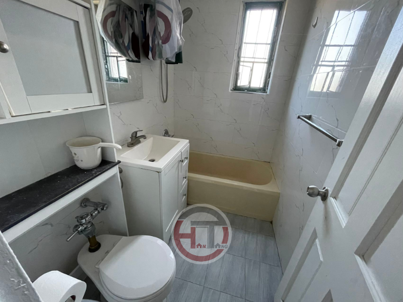 34 Metropolitan Oval #8A - Photo 3 of 6