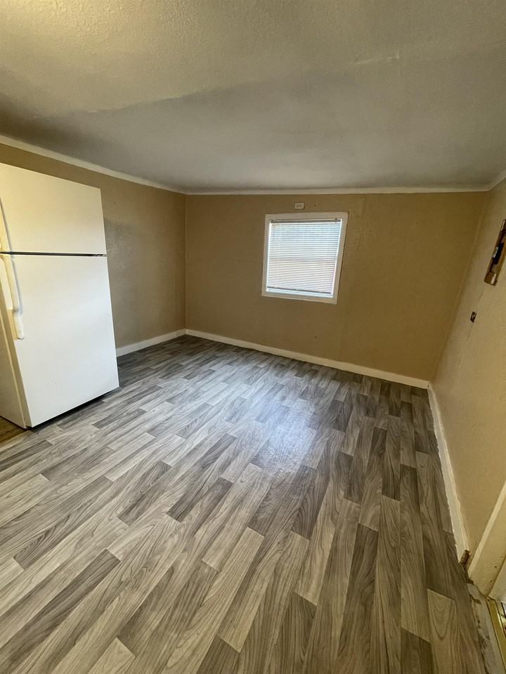 314 N Nueces #D - Photo 2 of 8