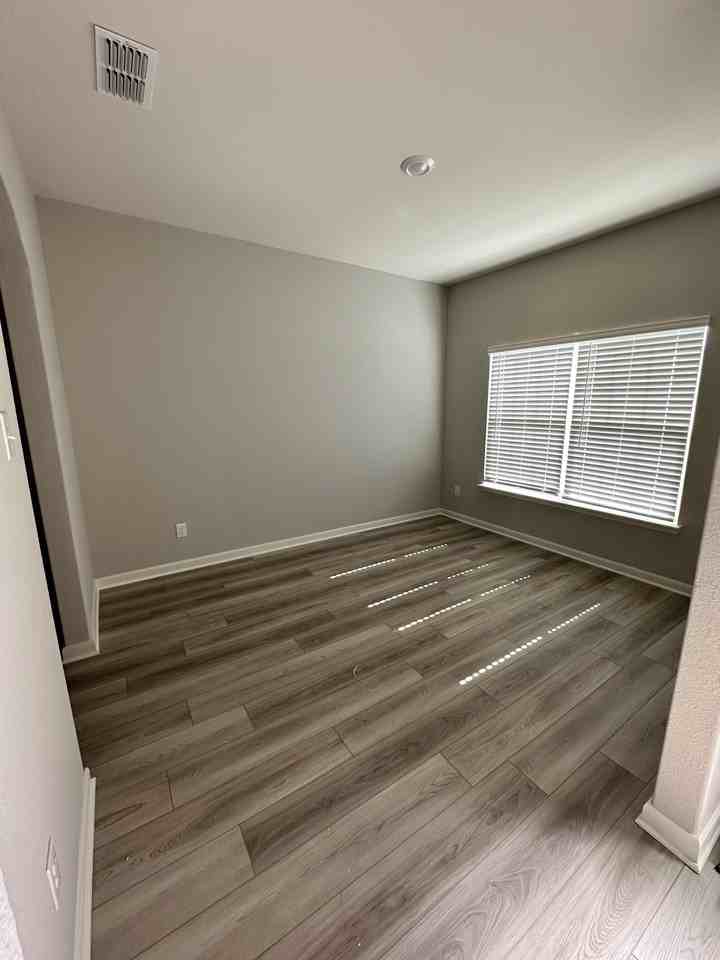 212 Emma Dr - Photo 3 of 19